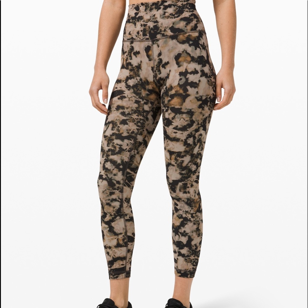 Lululemon Wunder Train HR Tight 25” size 6